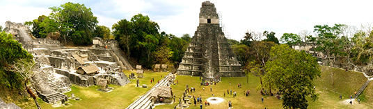Großer Platz in Tikal heute