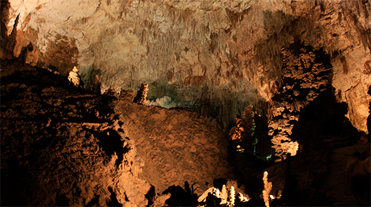 bizzarre Felsformationen in den Höhlen von Skocjan
